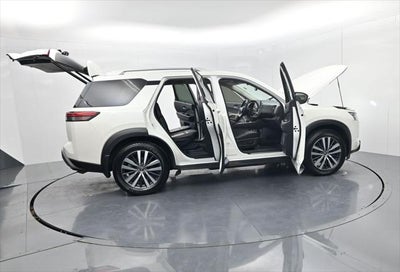 2022 Nissan Pathfinder Platinum