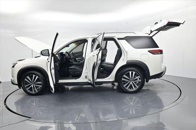 2022 Nissan Pathfinder Platinum