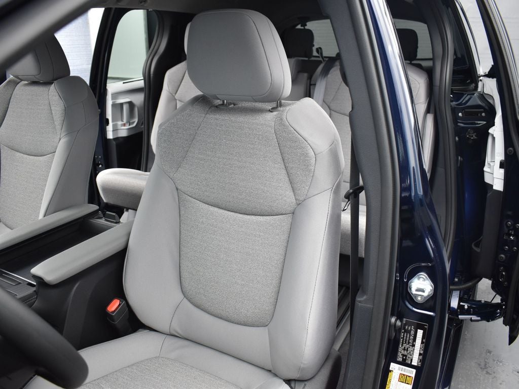 2025 Toyota Sienna LE 8 Passenger
