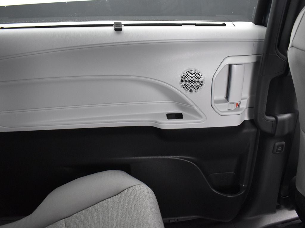 2025 Toyota Sienna LE 8 Passenger