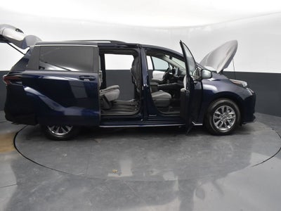 2025 Toyota Sienna LE 8 Passenger