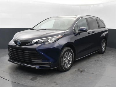 2025 Toyota Sienna LE 8 Passenger