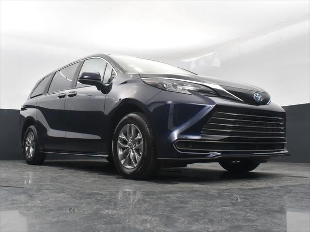 2025 Toyota Sienna LE 8 Passenger