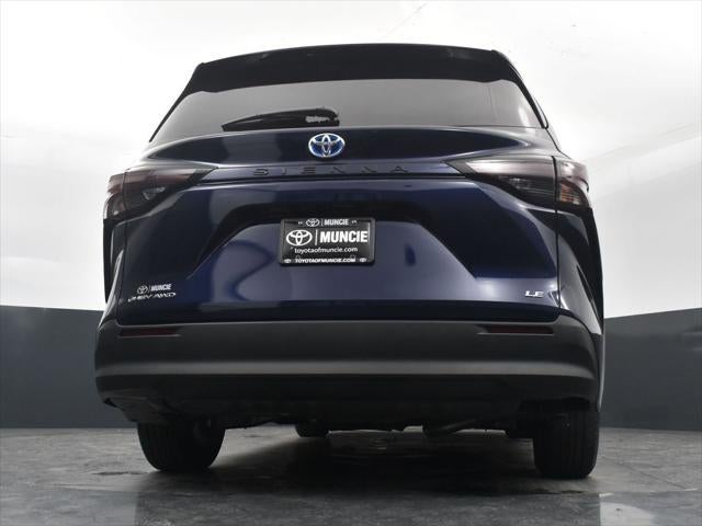 2025 Toyota Sienna LE 8 Passenger