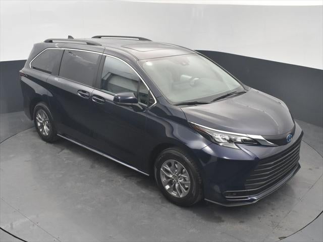 2025 Toyota Sienna LE 8 Passenger
