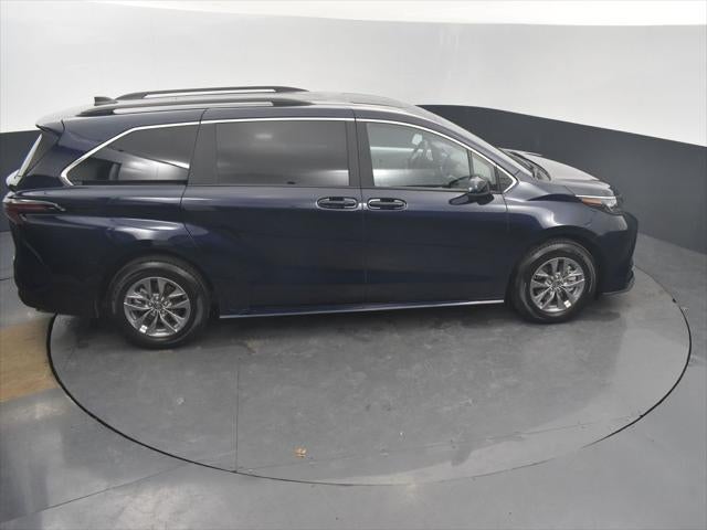 2025 Toyota Sienna LE 8 Passenger