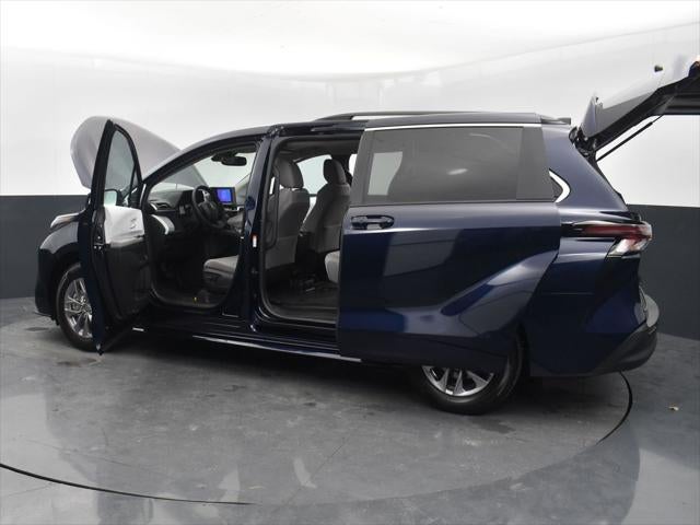 2025 Toyota Sienna LE 8 Passenger