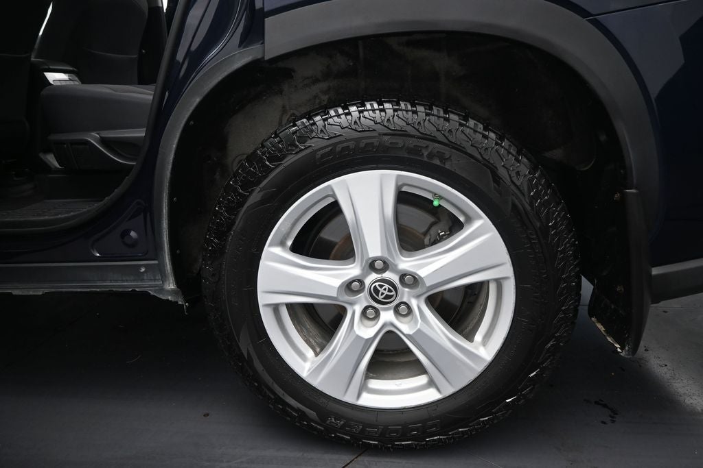 2021 Toyota Highlander LE