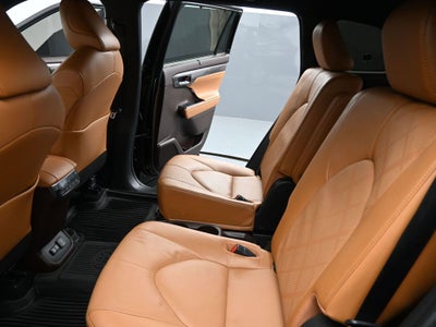 2022 Toyota Highlander Hybrid Platinum