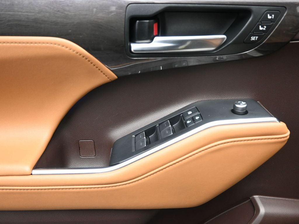 2022 Toyota Highlander Hybrid Platinum