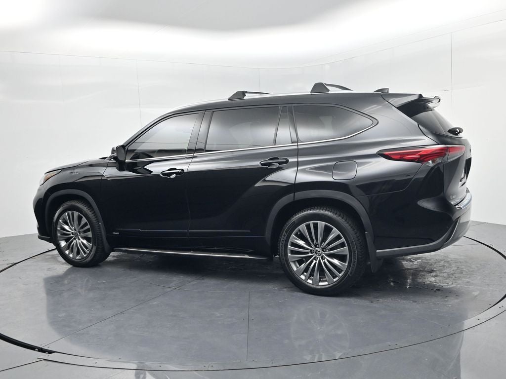 2022 Toyota Highlander Hybrid Platinum