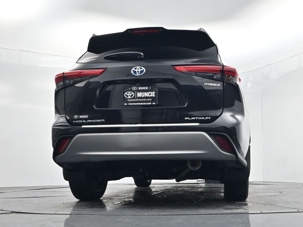2022 Toyota Highlander Hybrid Platinum
