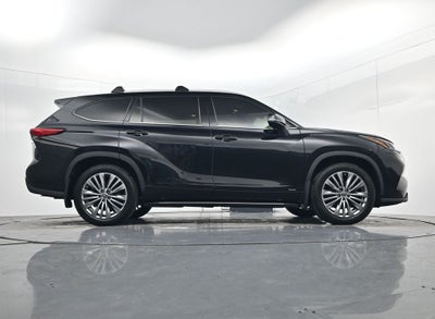 2022 Toyota Highlander Hybrid Platinum