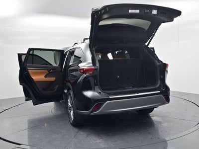 2022 Toyota Highlander Hybrid Platinum