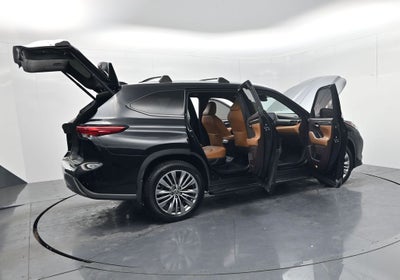 2022 Toyota Highlander Hybrid Platinum