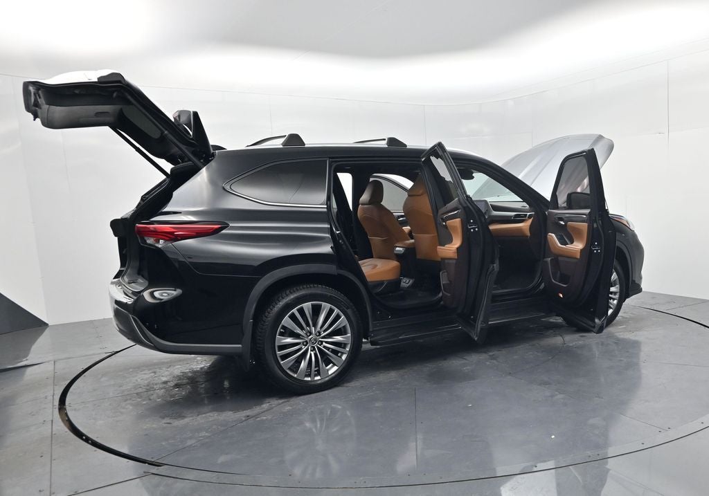 2022 Toyota Highlander Hybrid Platinum