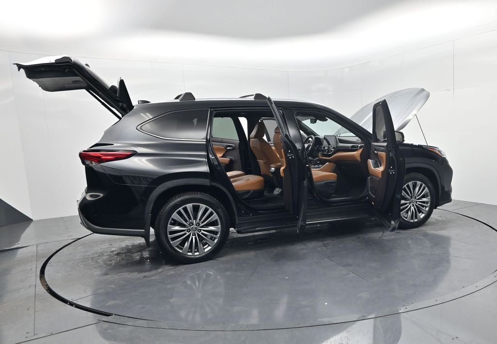 2022 Toyota Highlander Hybrid Platinum