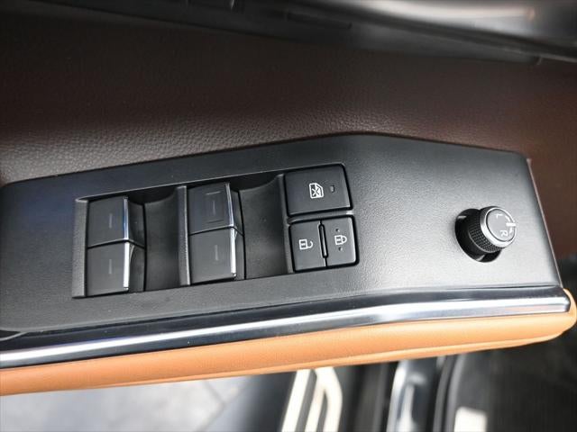 2022 Toyota Highlander Hybrid Platinum