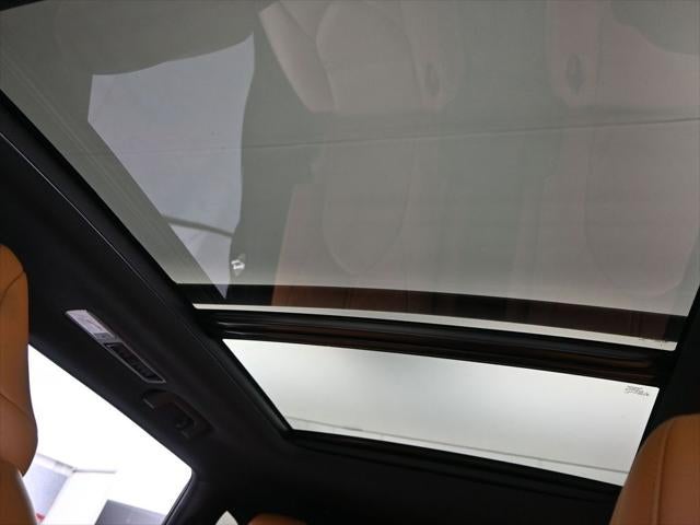 2022 Toyota Highlander Hybrid Platinum