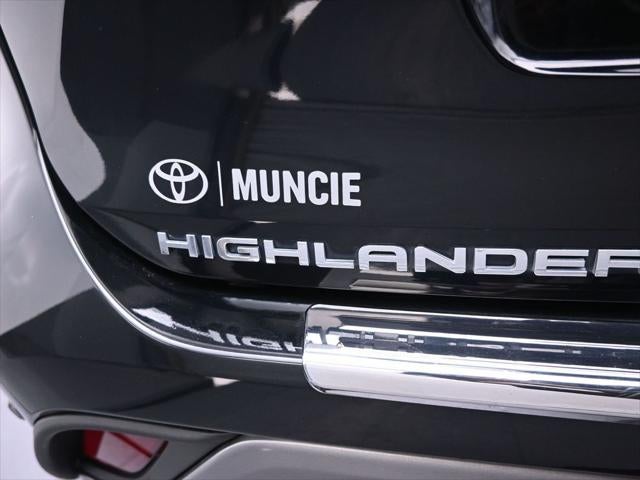 2022 Toyota Highlander Hybrid Platinum