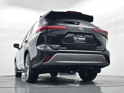 2022 Toyota Highlander Hybrid Platinum