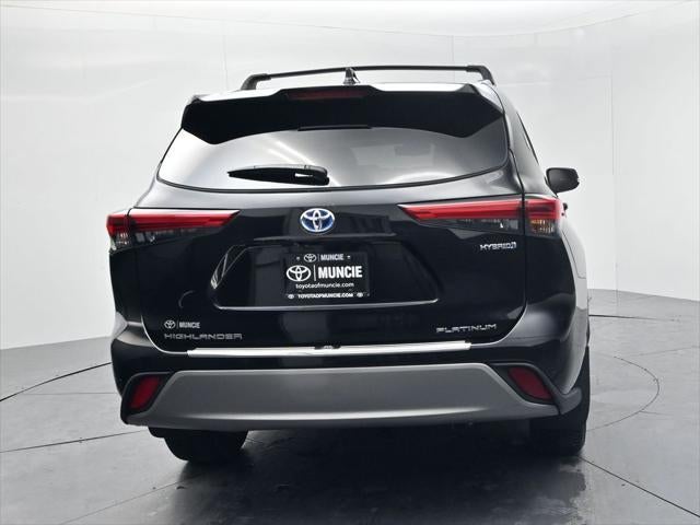 2022 Toyota Highlander Hybrid Platinum