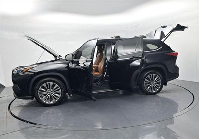 2022 Toyota Highlander Hybrid Platinum