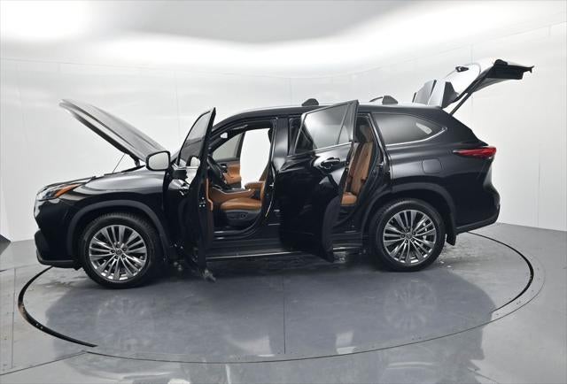 2022 Toyota Highlander Hybrid Platinum