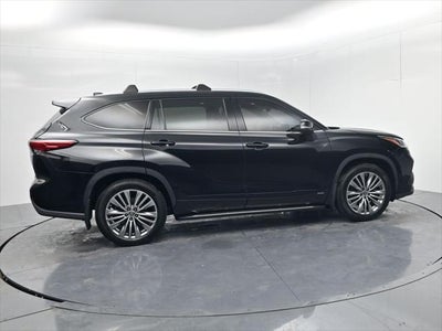 2022 Toyota Highlander Hybrid Platinum