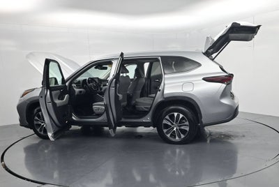 2024 Toyota Highlander Hybrid XLE