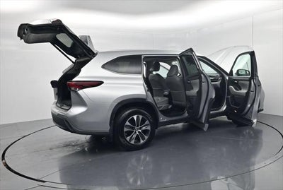 2024 Toyota Highlander Hybrid XLE