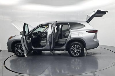 2024 Toyota Highlander Hybrid XLE