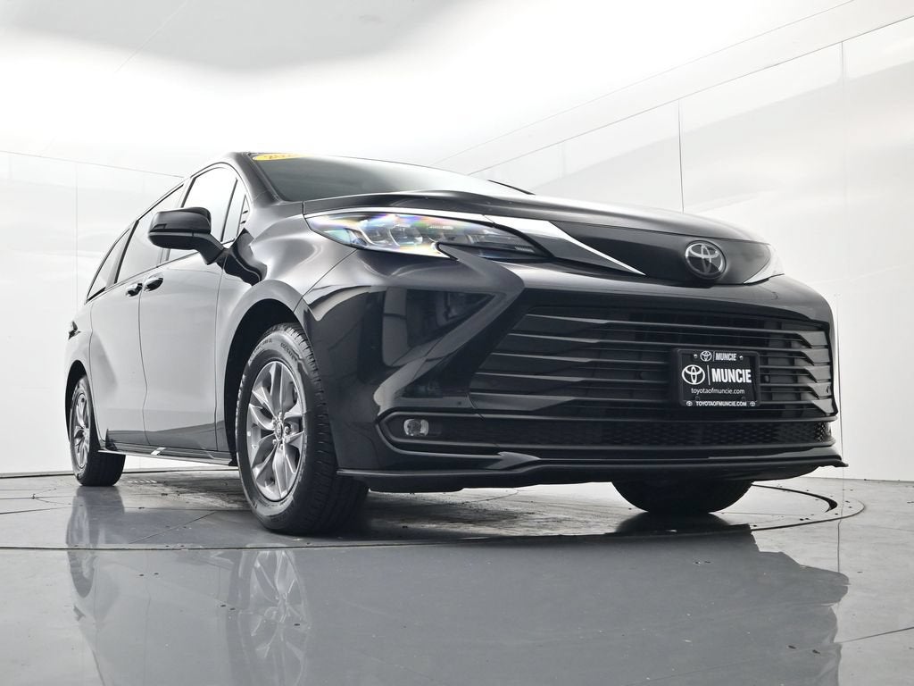 2026 Toyota Sienna XLE 8 Passenger