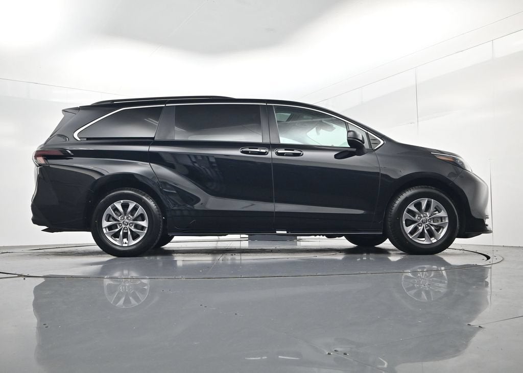 2026 Toyota Sienna XLE 8 Passenger