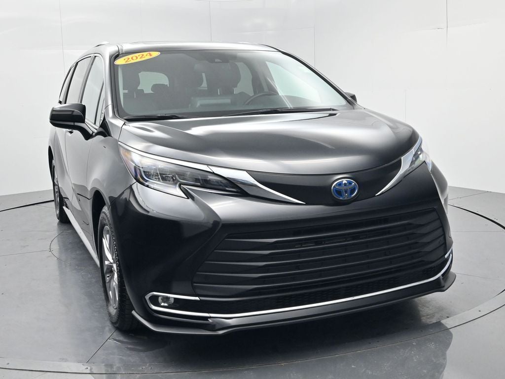 2024 Toyota Sienna XLE 8 Passenger