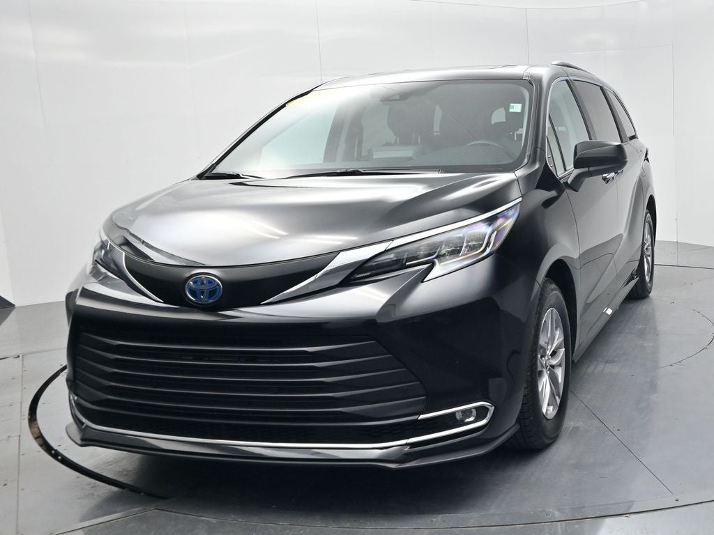 2024 Toyota Sienna XLE 8 Passenger