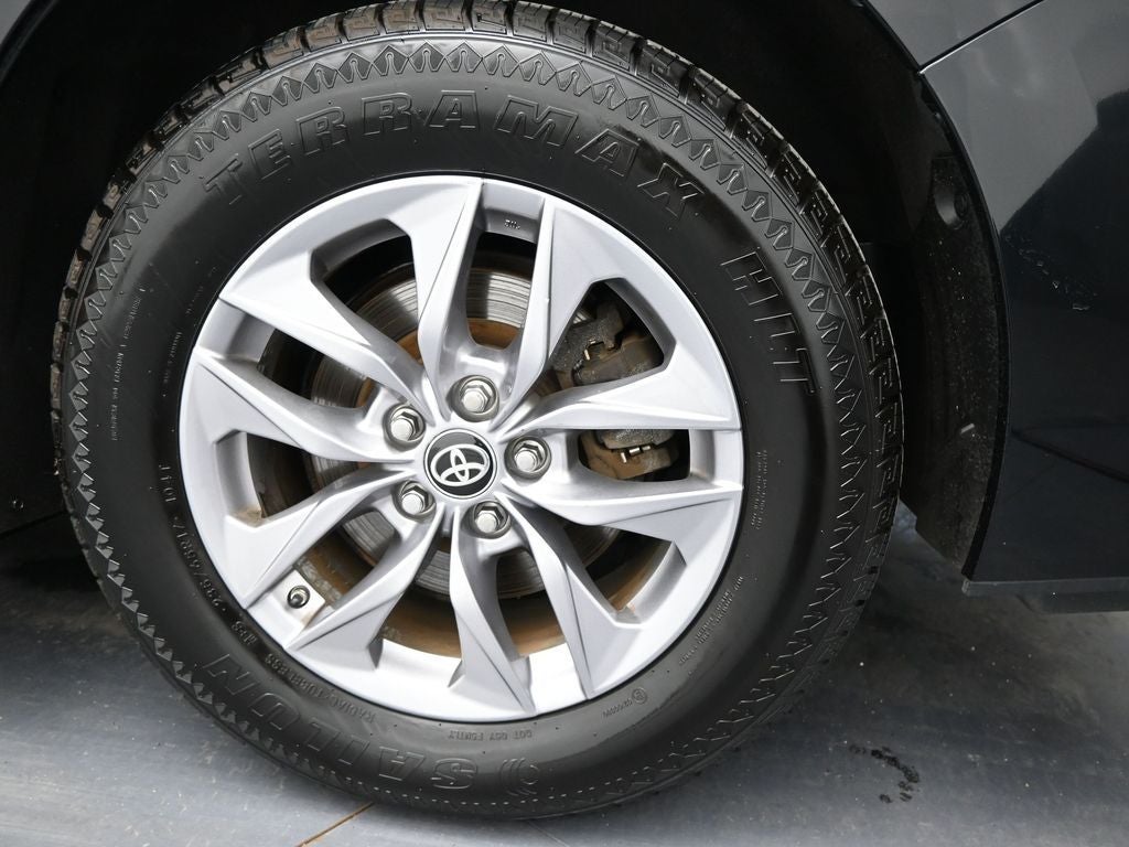 2024 Toyota Sienna XLE 8 Passenger