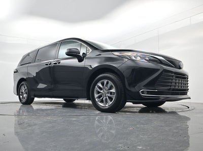 2024 Toyota Sienna XLE 8 Passenger