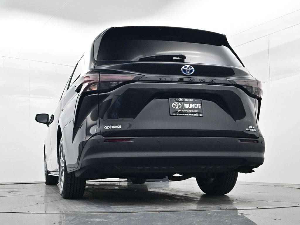 2024 Toyota Sienna XLE 8 Passenger