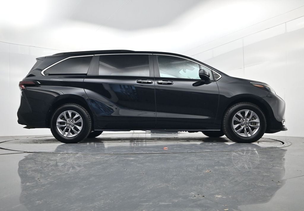 2024 Toyota Sienna XLE 8 Passenger