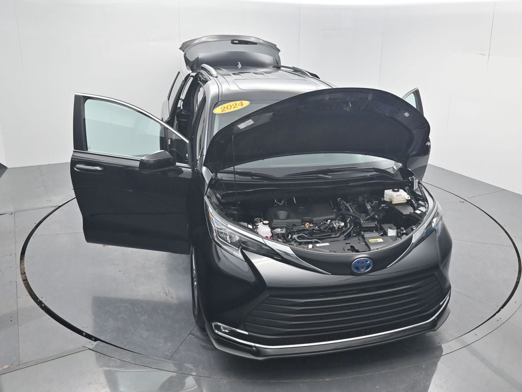 2024 Toyota Sienna XLE 8 Passenger