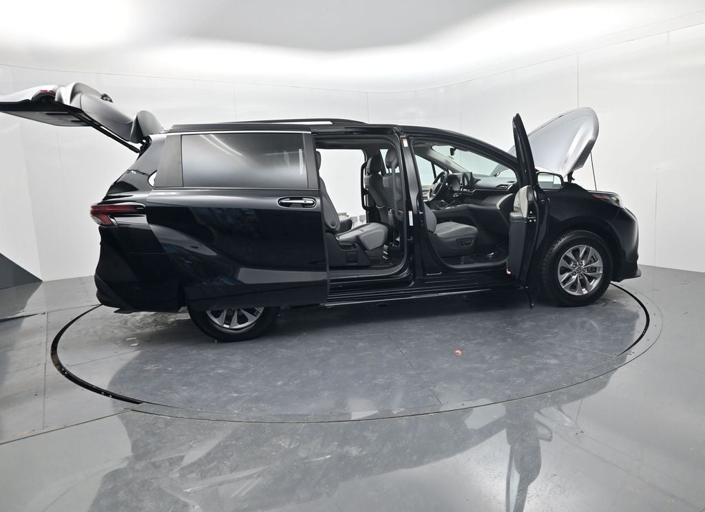2024 Toyota Sienna XLE 8 Passenger