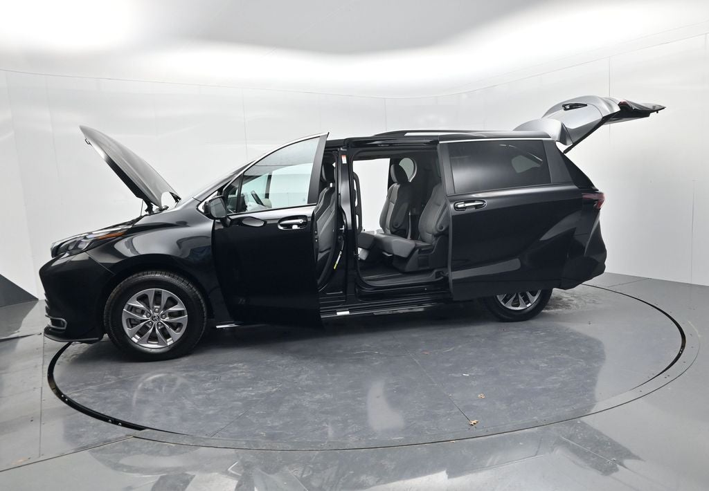 2024 Toyota Sienna XLE 8 Passenger