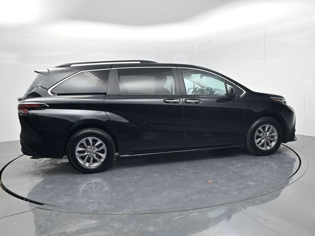 2024 Toyota Sienna XLE 8 Passenger