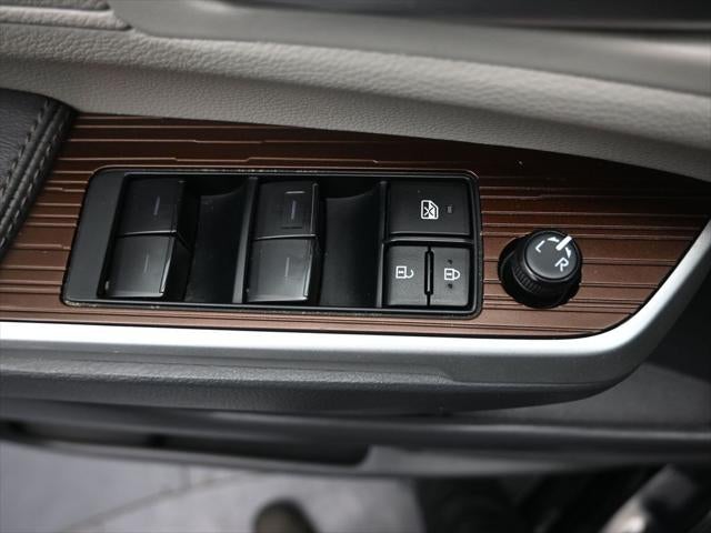 2024 Toyota Sienna XLE 8 Passenger