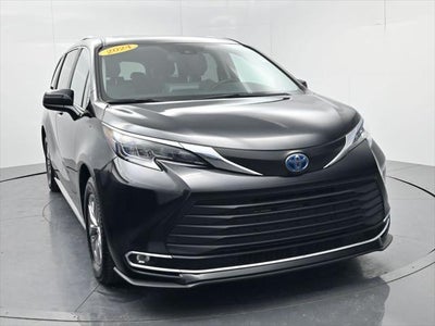 2024 Toyota Sienna XLE 8 Passenger