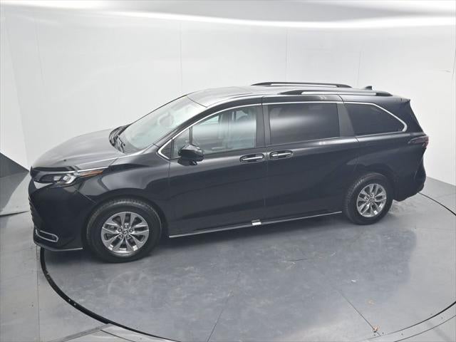 2024 Toyota Sienna XLE 8 Passenger