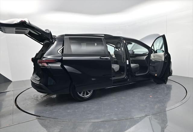 2024 Toyota Sienna XLE 8 Passenger