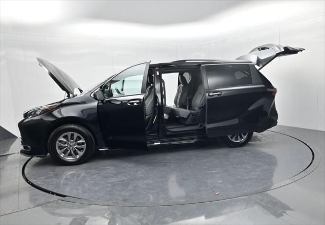 2024 Toyota Sienna XLE 8 Passenger