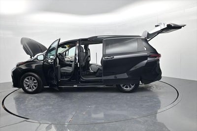 2024 Toyota Sienna XLE 8 Passenger